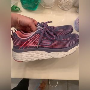 Womens sketchers go run tennis shoes size 8